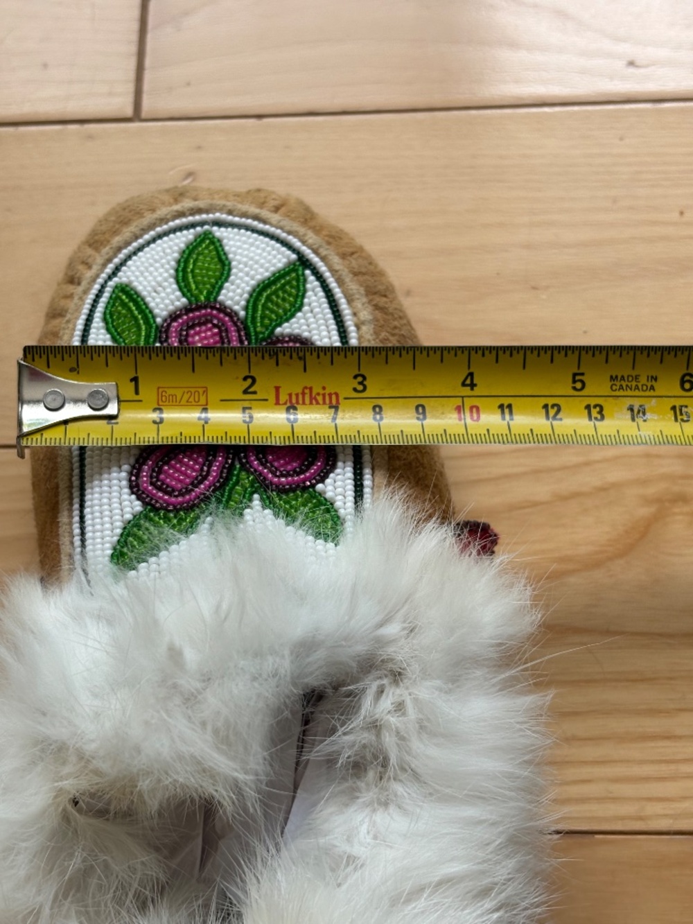 Authentic Indigenous Beaded Moccasins Suede Fur Trim Floral Slippers, Sz 6 - Picture 11 of 15